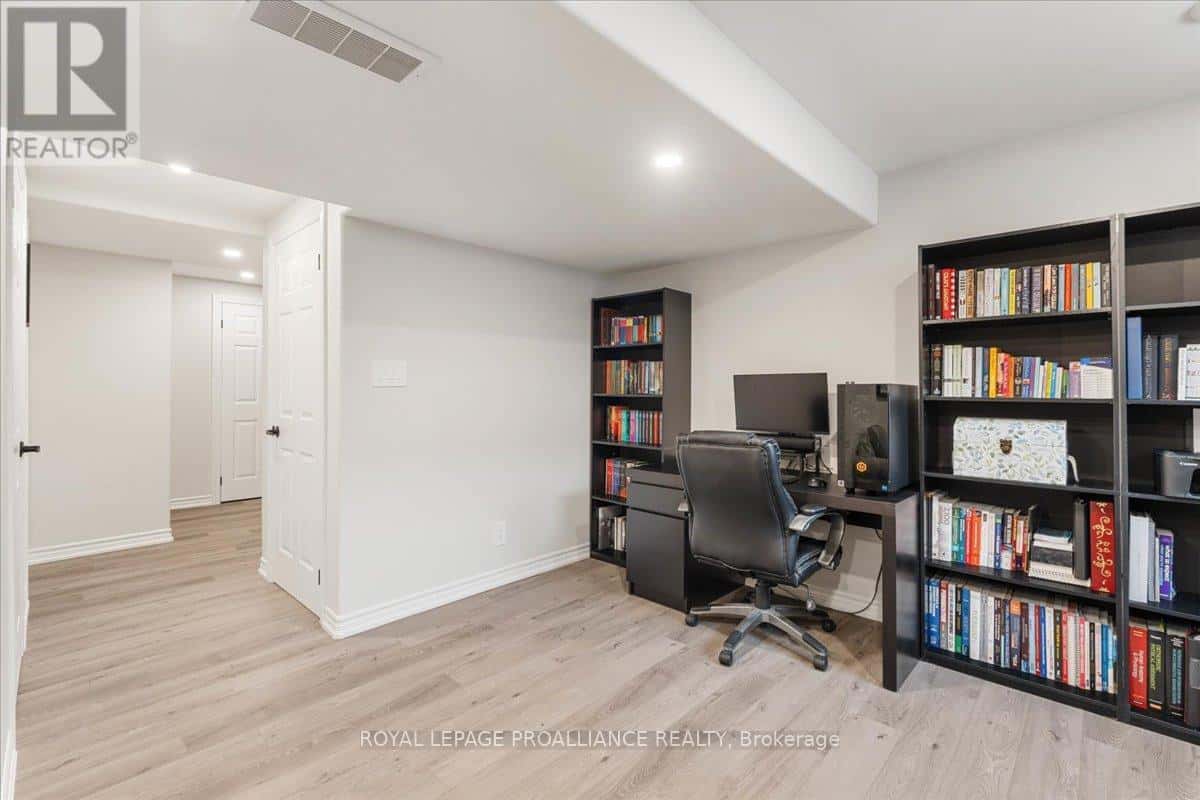 Belleville (Thurlow Ward) — Belleville (Thurlow Ward) - Photo 3 of 35