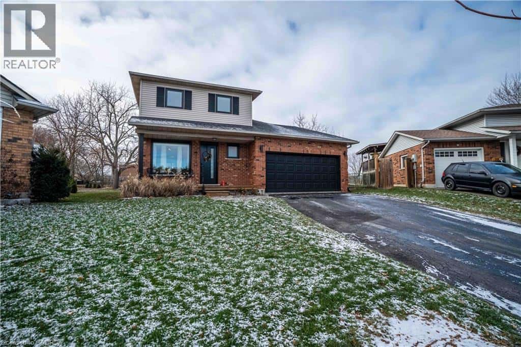 4310 CONCORD Avenue — Beamsville, Ontario - Photo 3 of 50