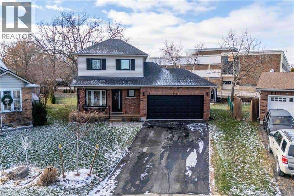 4310 CONCORD Avenue — Beamsville, Ontario - Photo 4 of 50