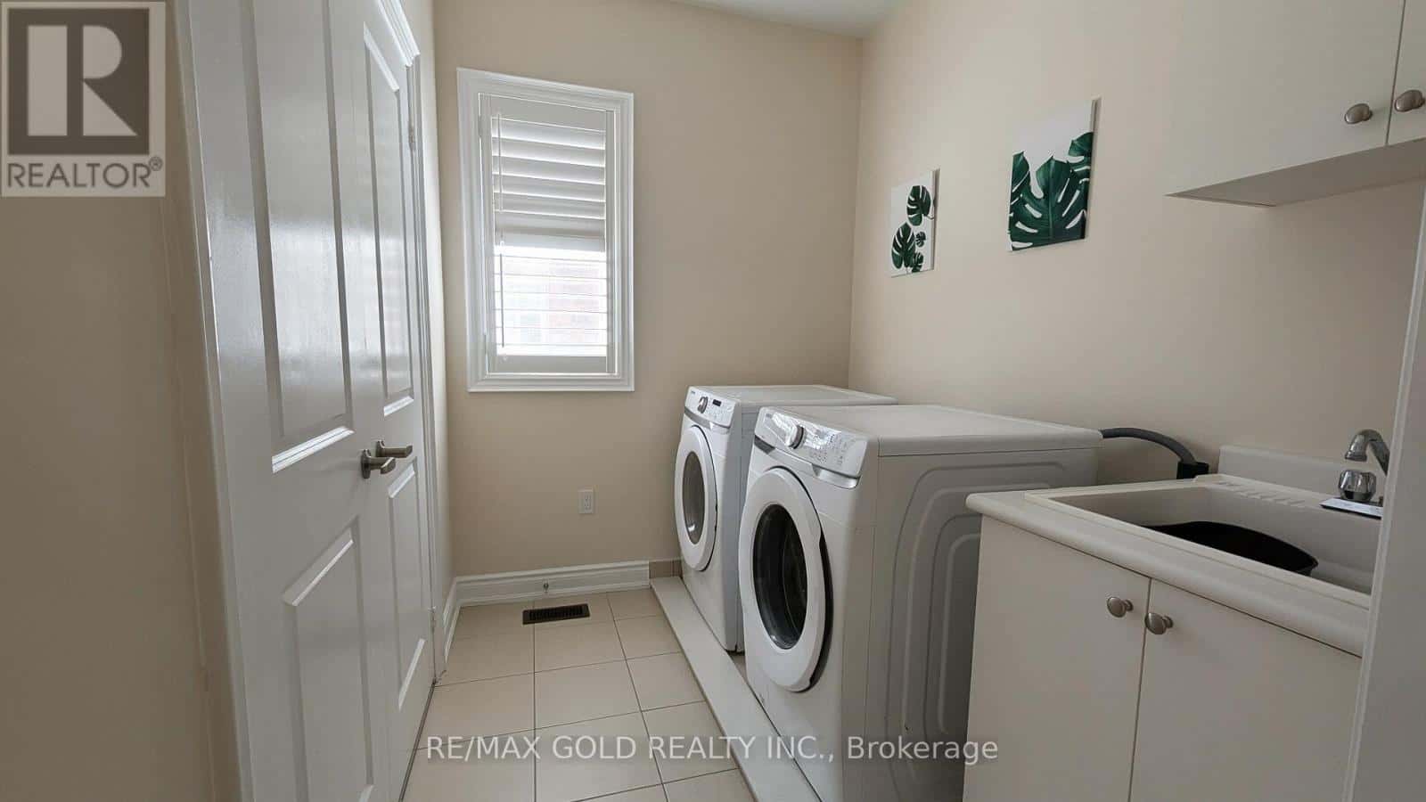 Hamilton (Waterdown) — Hamilton (Waterdown) - Photo 2 of 50