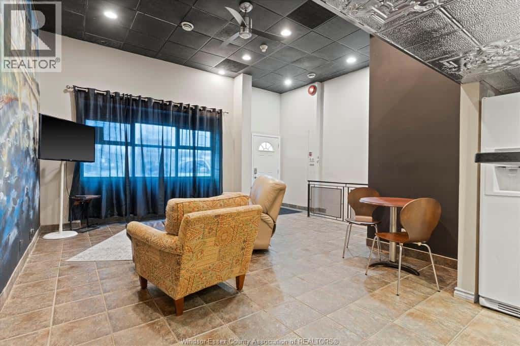 Windsor — Windsor - Photo 2 of 48