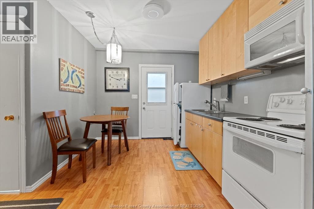 Windsor — Windsor - Main photo