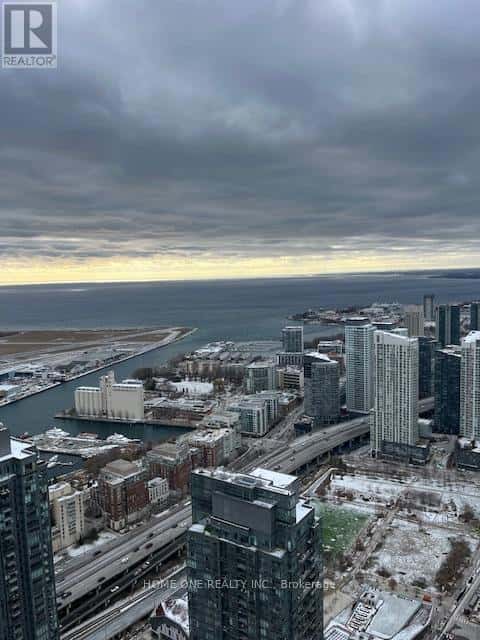 Toronto (Waterfront Communities) — Toronto (Waterfront Communities) - Photo 5 of 16