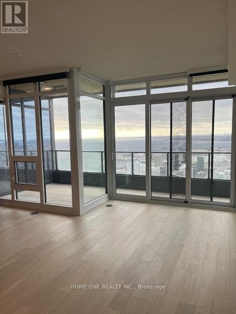 Toronto (Waterfront Communities) — Toronto (Waterfront Communities) - Main photo