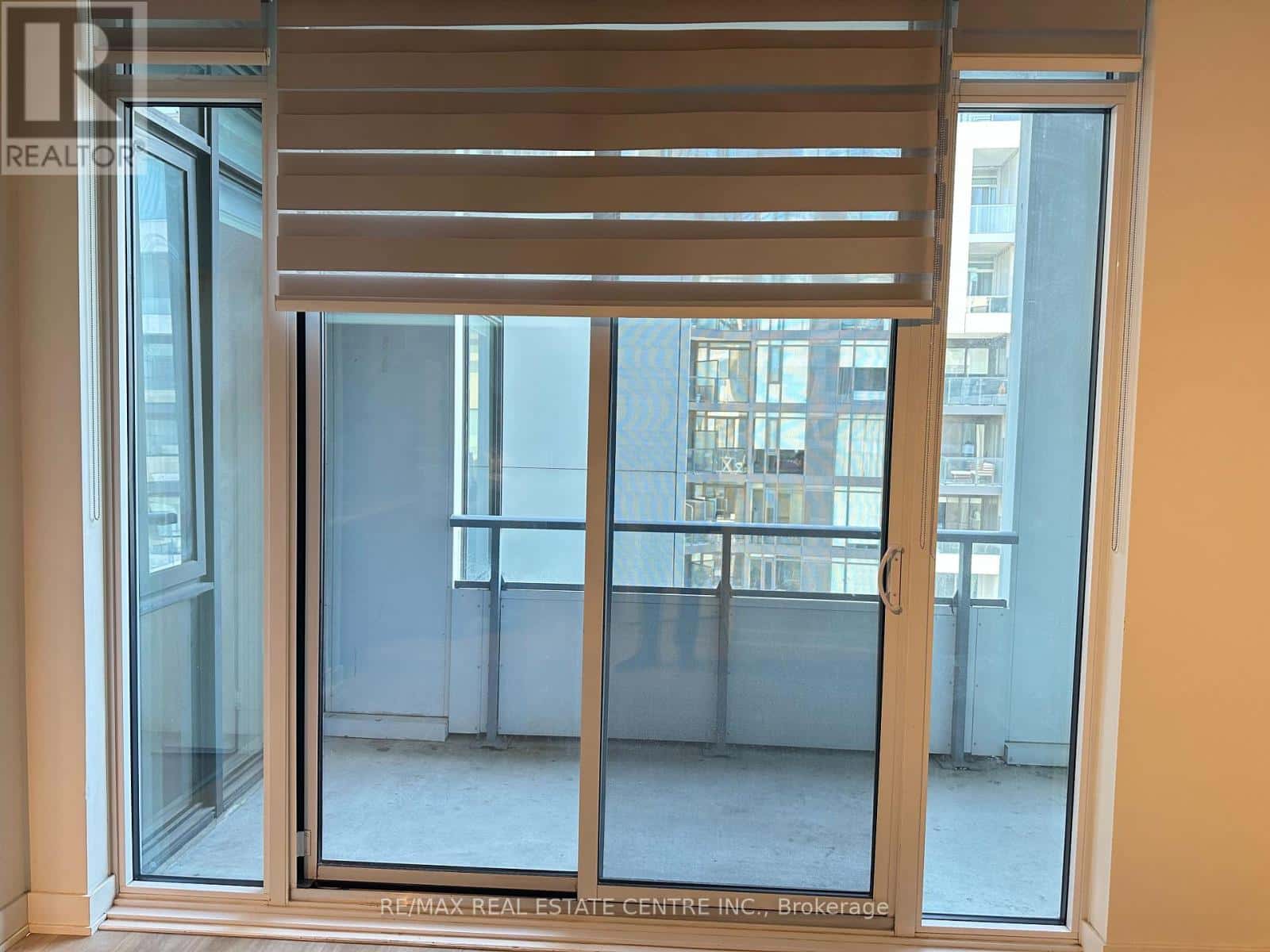 Toronto (Waterfront Communities) — Toronto (Waterfront Communities) - Photo 2 of 8