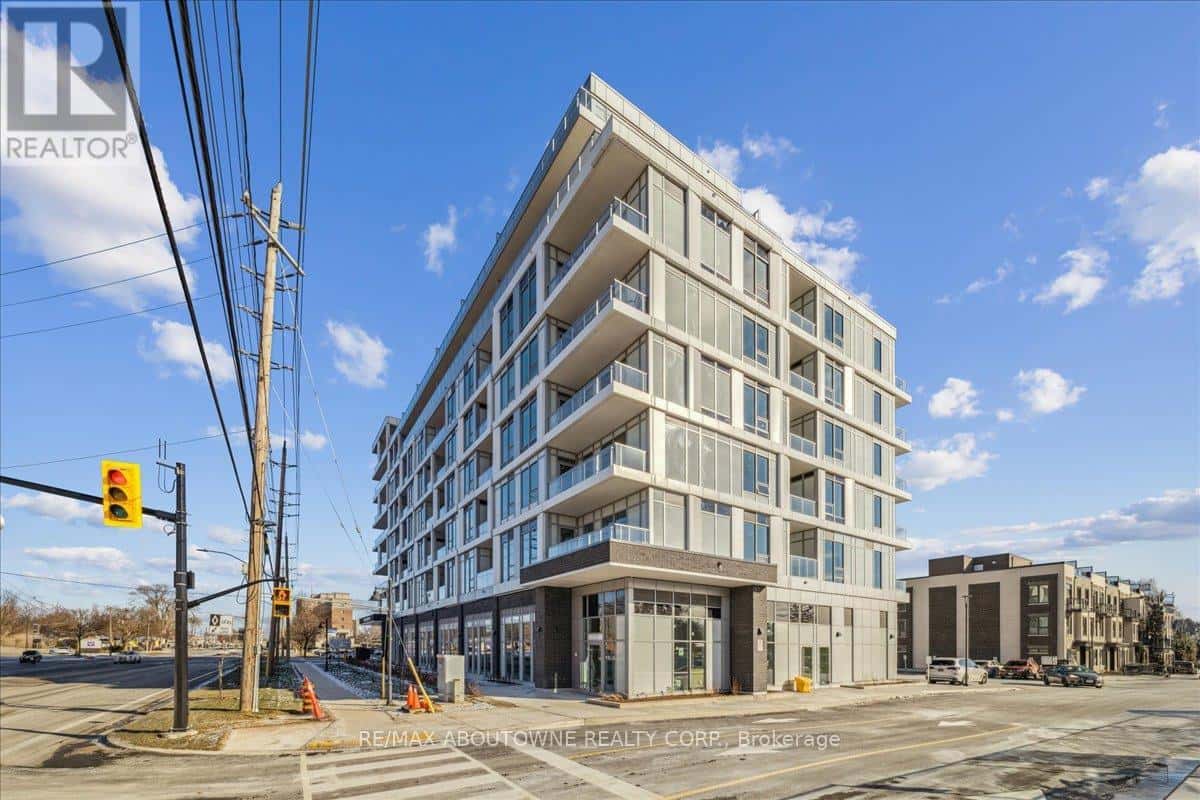 Burlington (LaSalle) — Burlington (LaSalle) - Photo 2 of 40