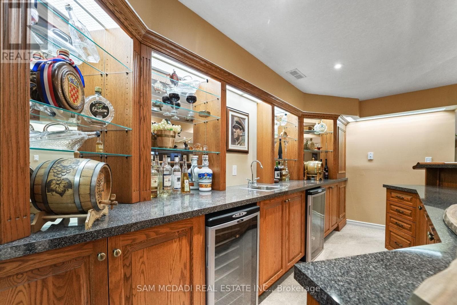 Burlington — Burlington - Main photo