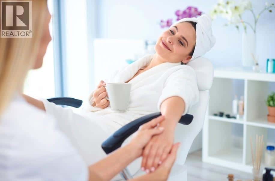 North Vancouver — North Vancouver - Photo 2 of 5