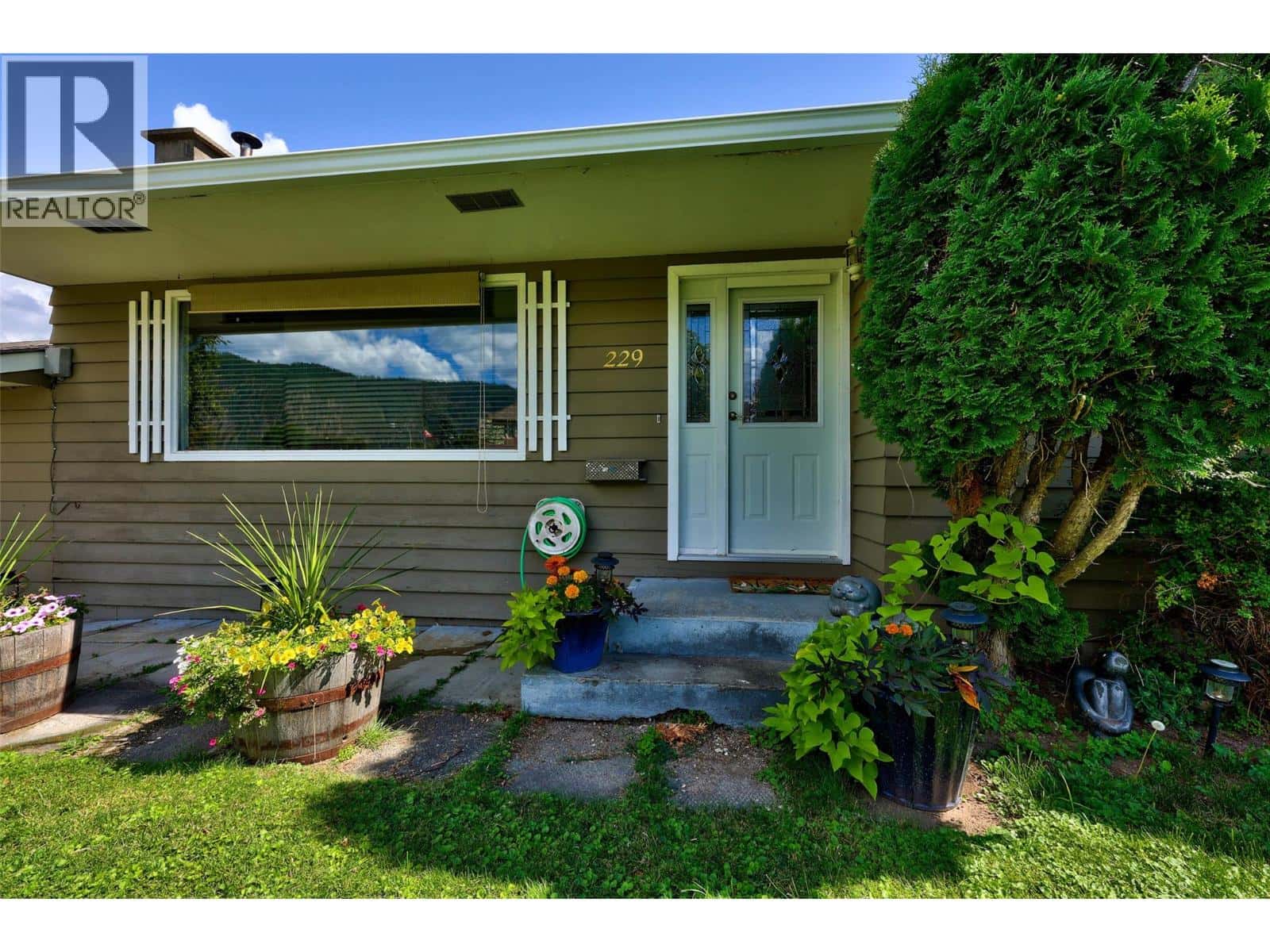 229 Lakeshore Drive — Chase, British Columbia - Photo 5 of 49