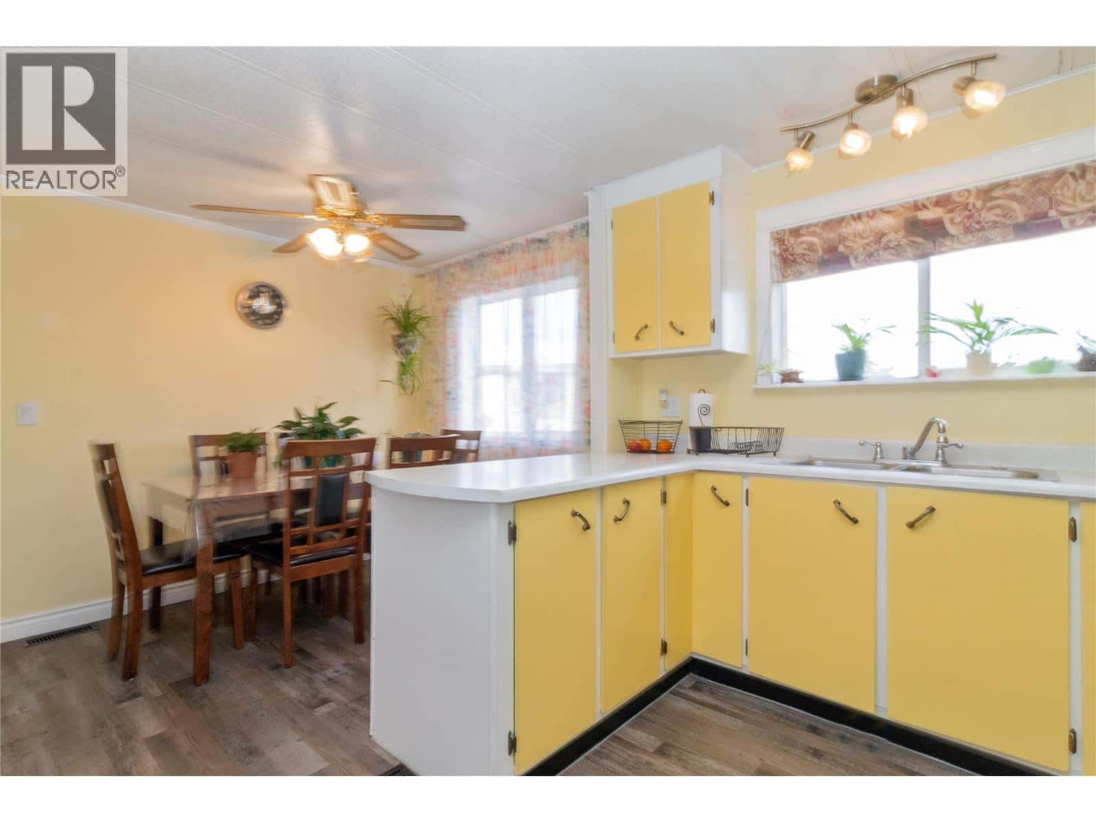 Kelowna — Kelowna - Photo 4 of 21