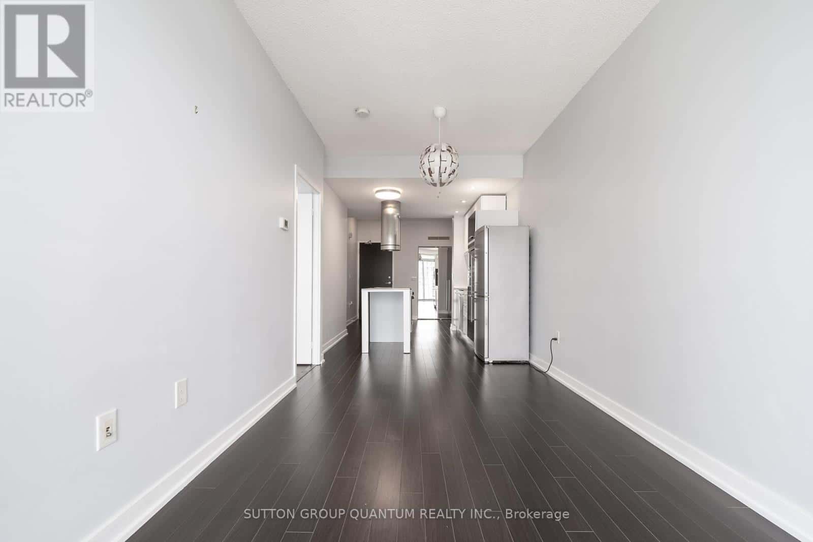 Toronto (Waterfront Communities) — Toronto (Waterfront Communities) - Photo 2 of 35