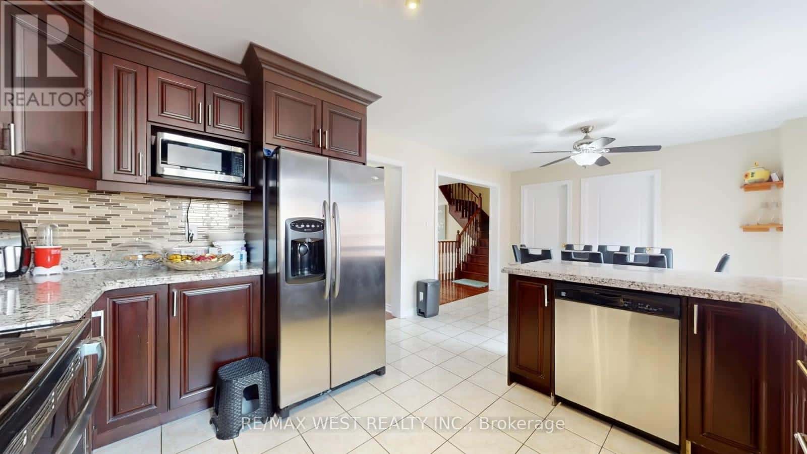 Newmarket (Woodland Hill) — Newmarket (Woodland Hill) - Photo 2 of 28