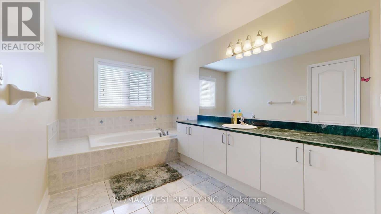 Newmarket (Woodland Hill) — Newmarket (Woodland Hill) - Photo 4 of 28