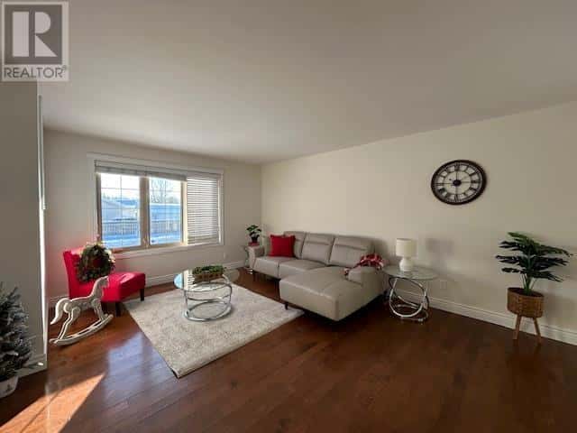 10 Assunta — Sault Ste. Marie, Ontario - Photo 3 of 25