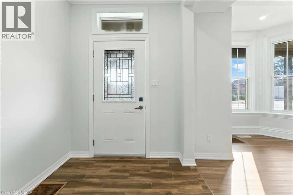 Brantford — Brantford - Photo 5 of 44