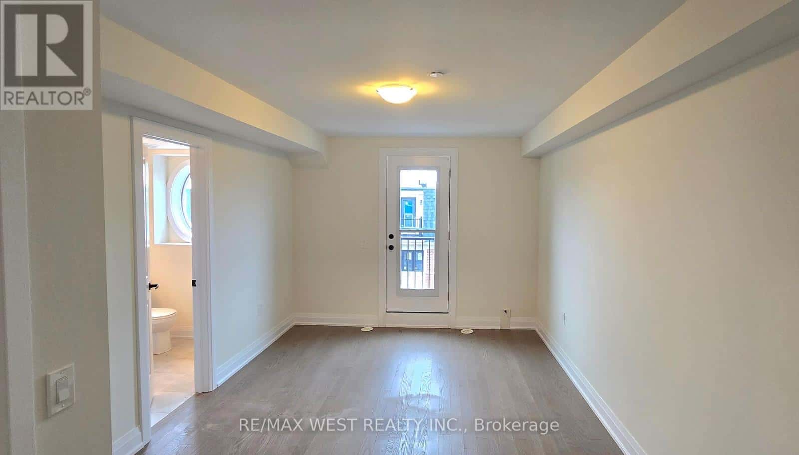 Clarington (Newcastle) — Clarington (Newcastle) - Photo 3 of 23