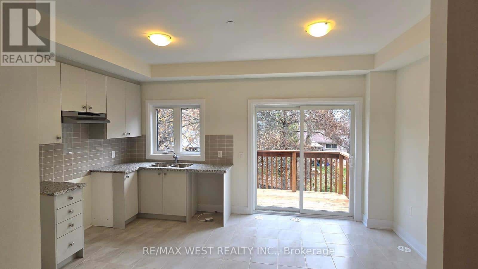 Clarington (Newcastle) — Clarington (Newcastle) - Photo 2 of 23