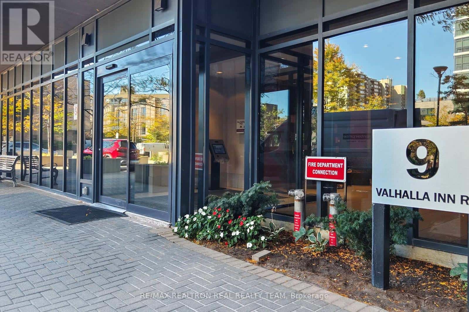 706 - 9 VALHALLA INN ROAD — Toronto (Islington-City Centre West), Ontario - Photo 4 of 50