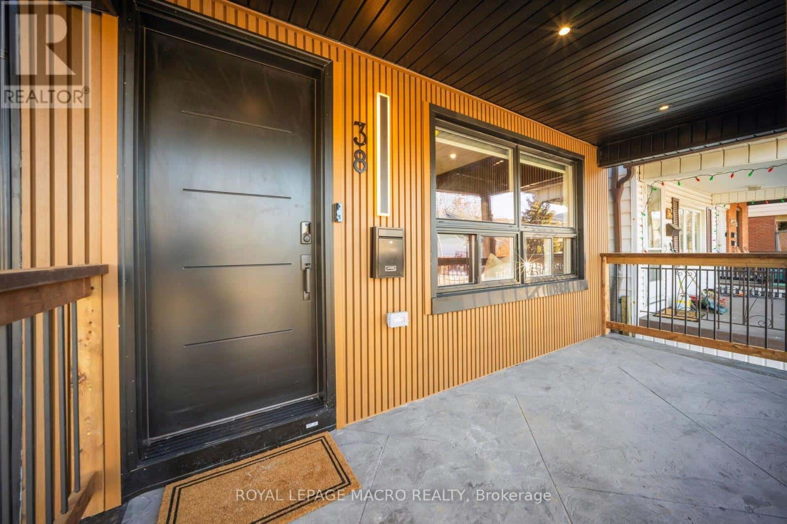 38 GLENDALE AVENUE N — Hamilton (Crown Point), Ontario - Photo 4 of 35