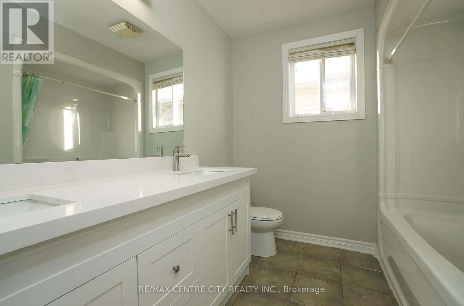 London North (North M) — London North (North M) - Photo 4 of 32