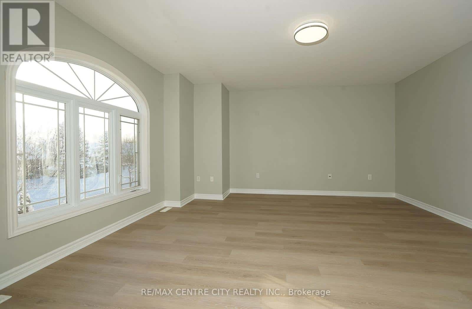 London North (North M) — London North (North M) - Photo 3 of 32