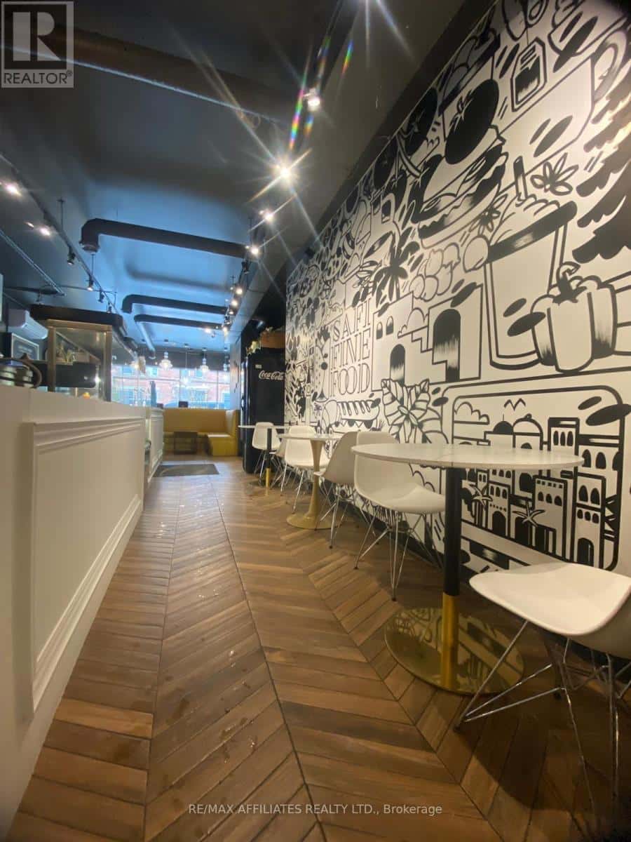 Ottawa — Ottawa - Photo 5 of 14