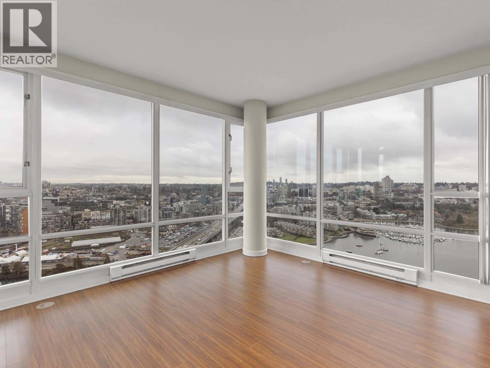 Vancouver — Vancouver - Photo 4 of 34