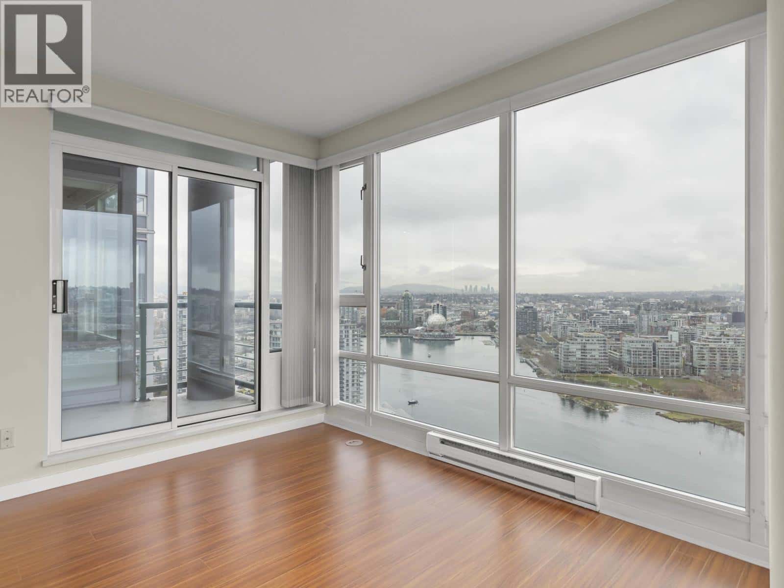 Vancouver — Vancouver - Photo 5 of 34