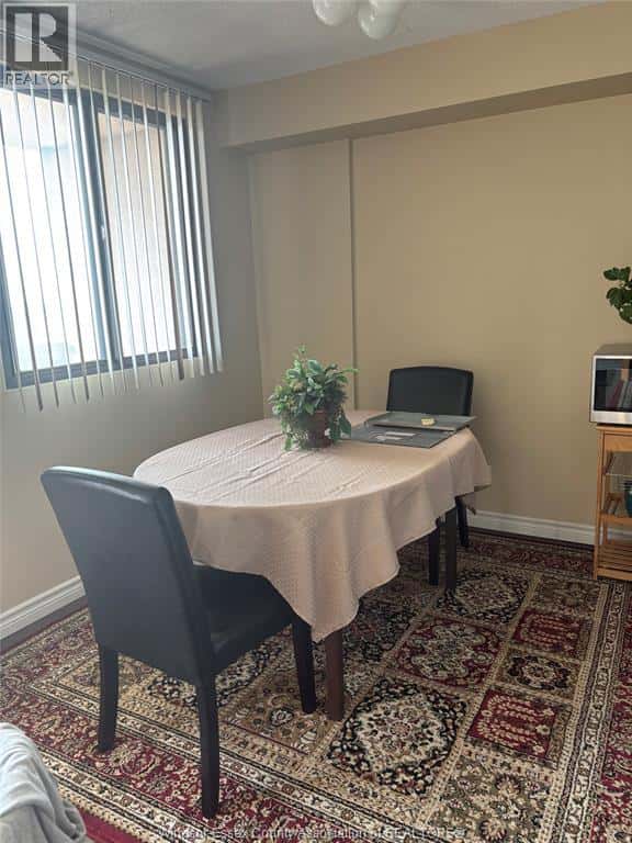 Windsor — Windsor - Photo 4 of 16