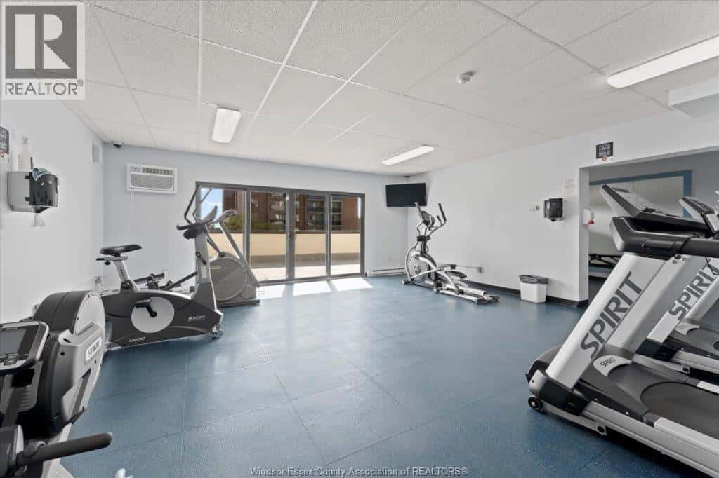 Windsor — Windsor - Photo 3 of 16