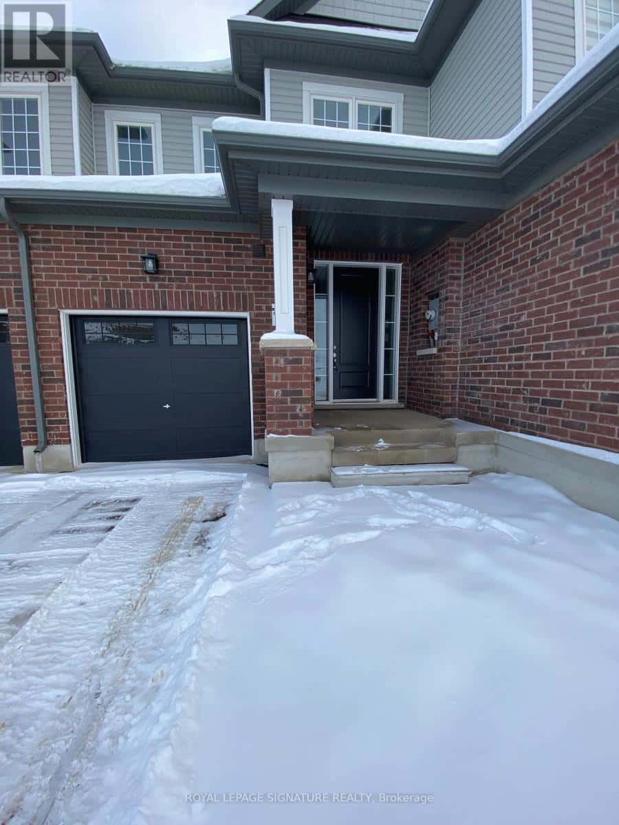 Erin — Erin - Photo 3 of 27