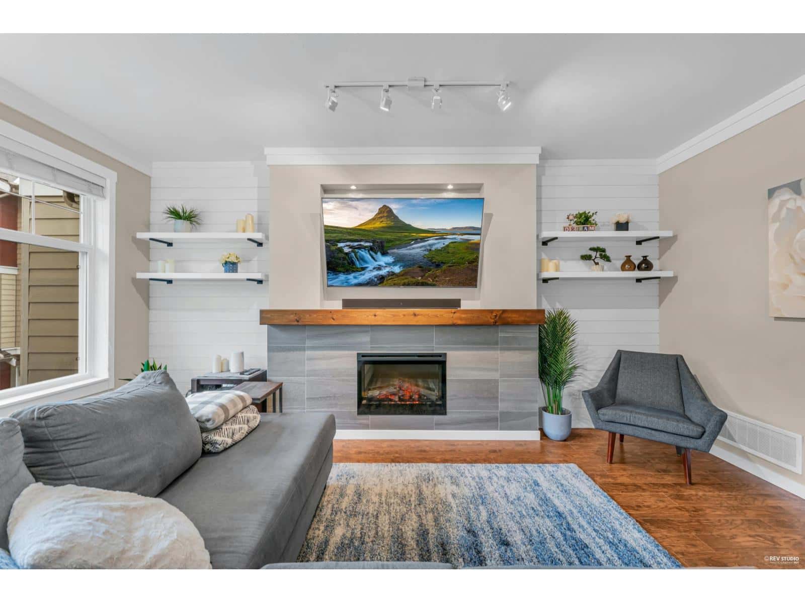 Surrey — Surrey - Photo 3 of 40