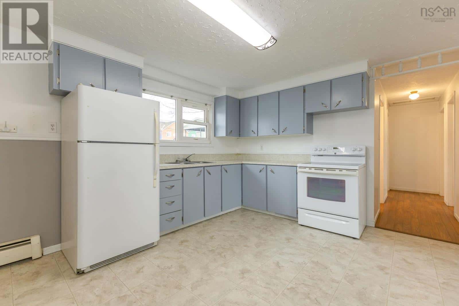 18 Kirk Avenue — Stellarton, Nova Scotia - Photo 5 of 48