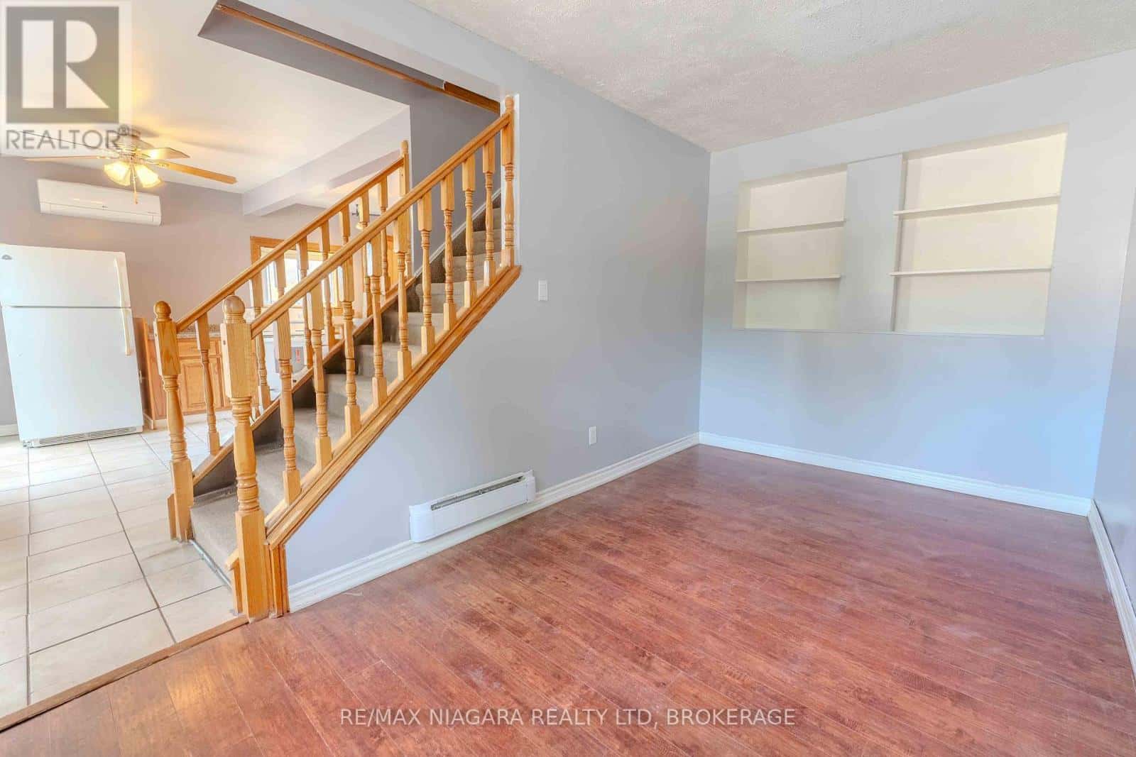 8 GARNER AVENUE — Welland (Welland Downtown) - Photo 5 of 34