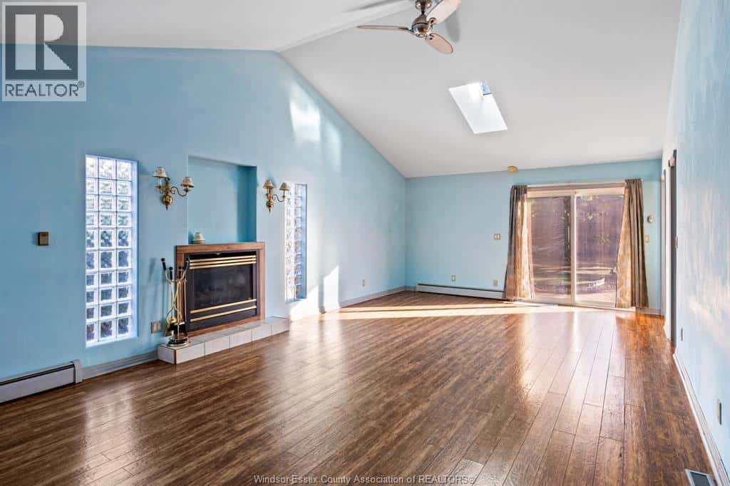 Windsor — Windsor - Photo 4 of 34