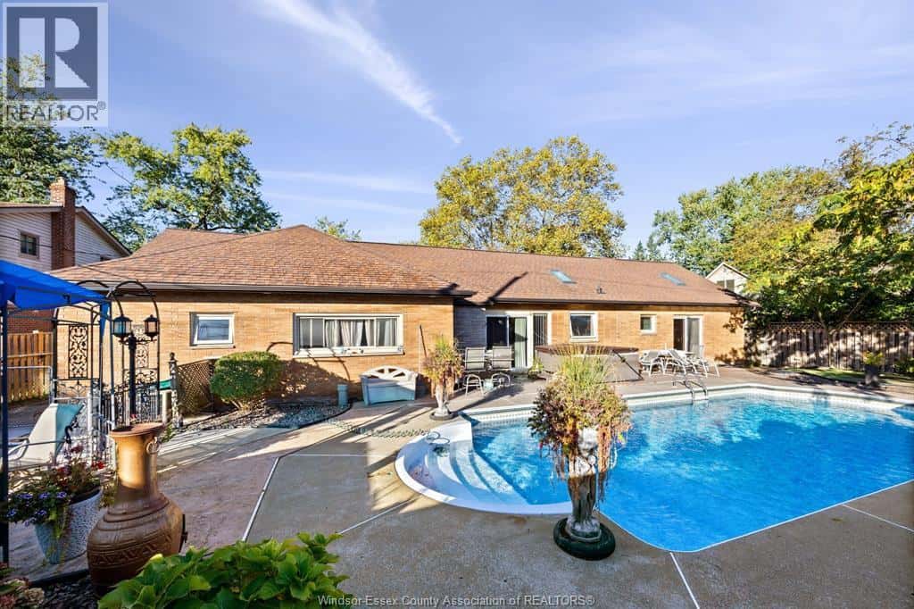 Windsor — Windsor - Photo 5 of 34