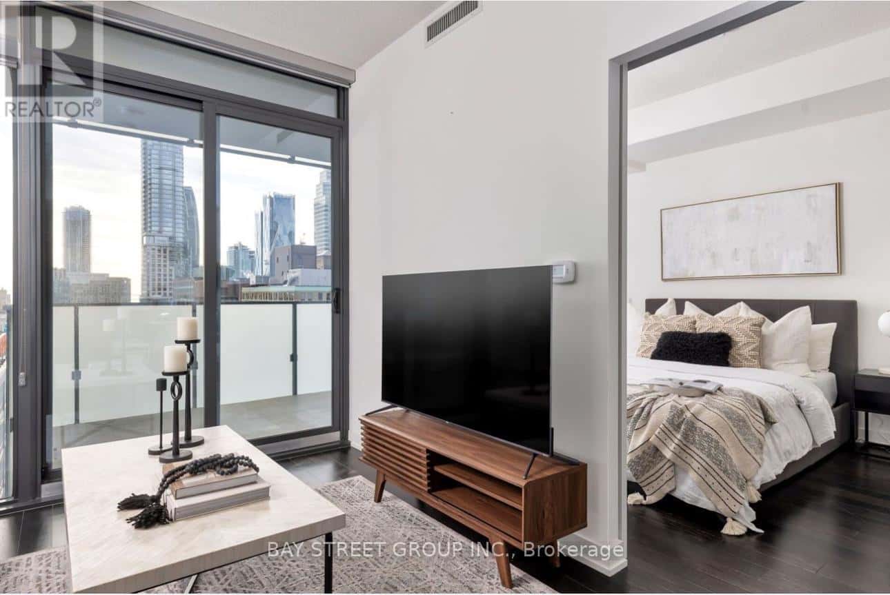 2208 - 25 RICHMOND STREET E — Toronto (Church-Yonge Corridor) - Photo 4 of 17