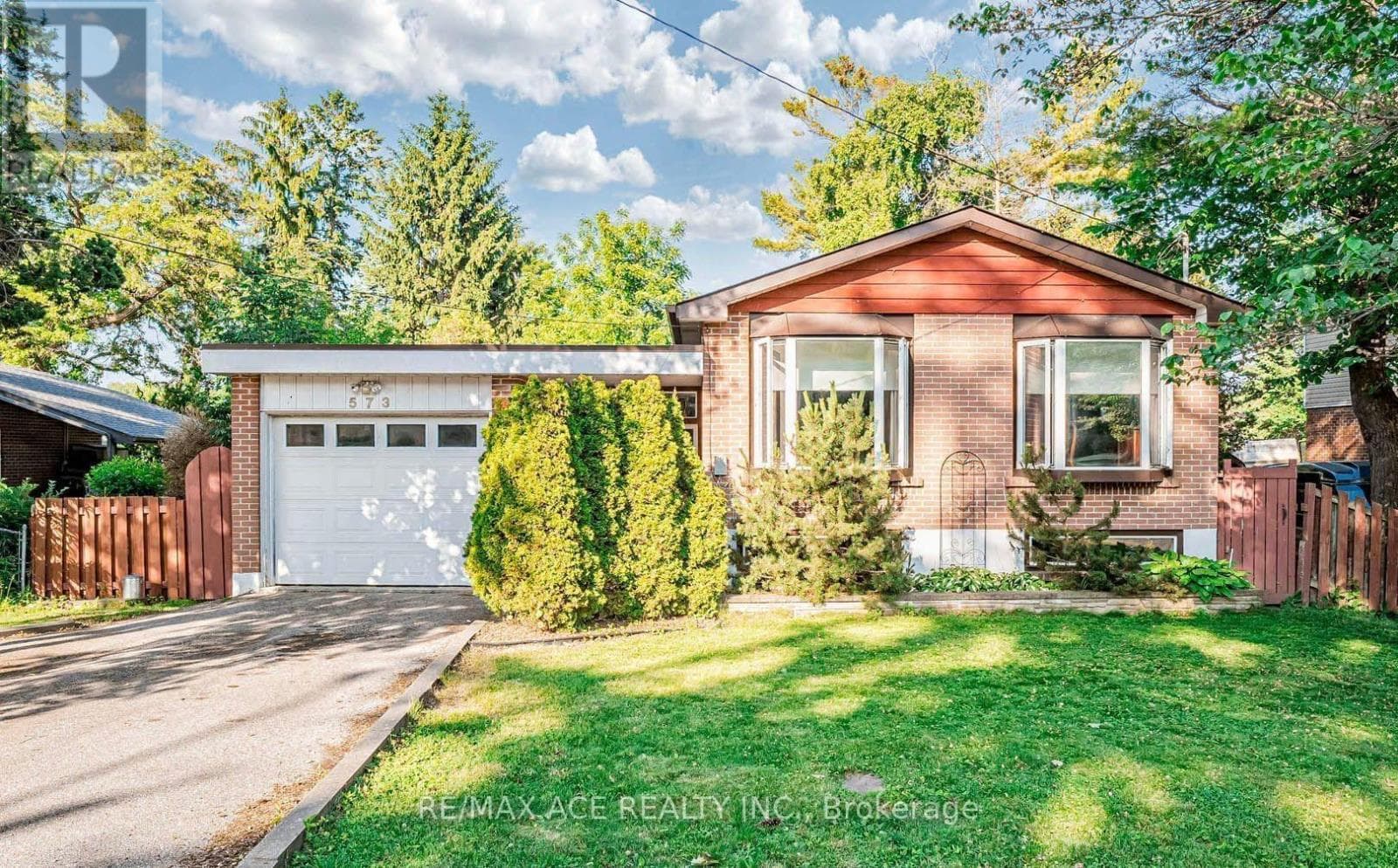 573 MARKSBURY ROAD — Pickering (West Shore) - Main photo