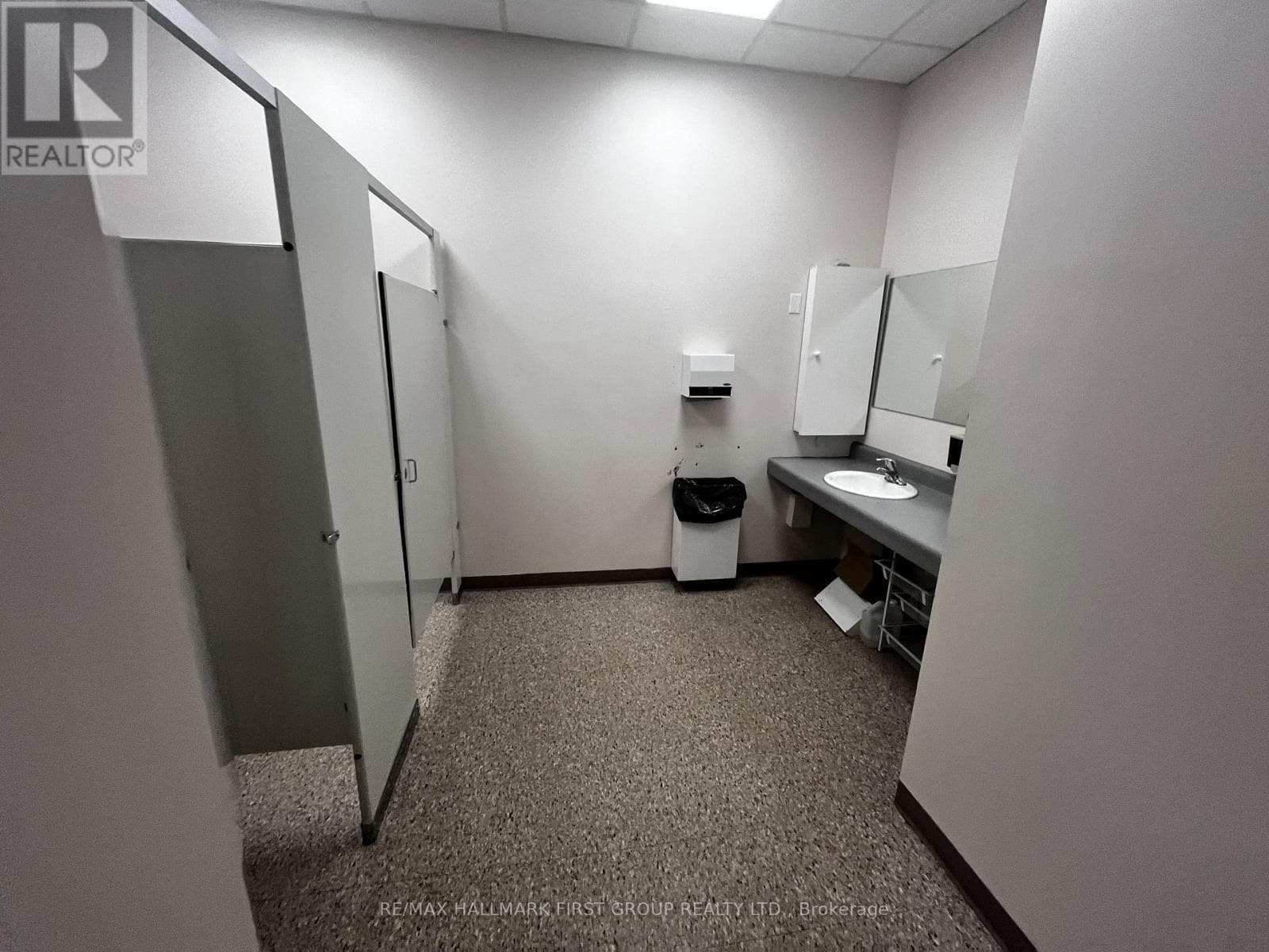 #1-4 - 209 DUNDAS STREET E — Whitby (Downtown Whitby) - Main photo