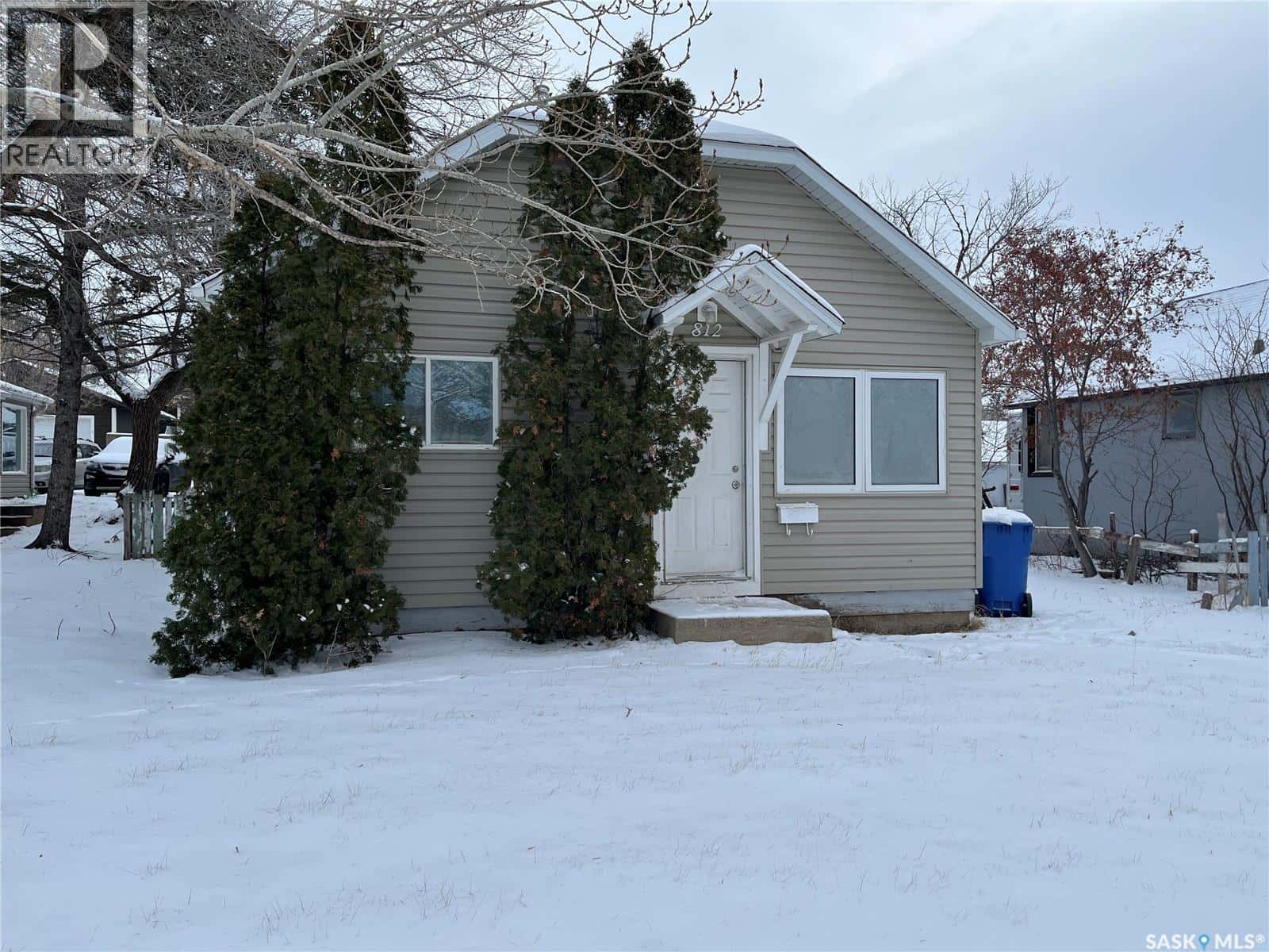 812 99th STREET — North Battleford, Saskatchewan - Photo 2 of 17