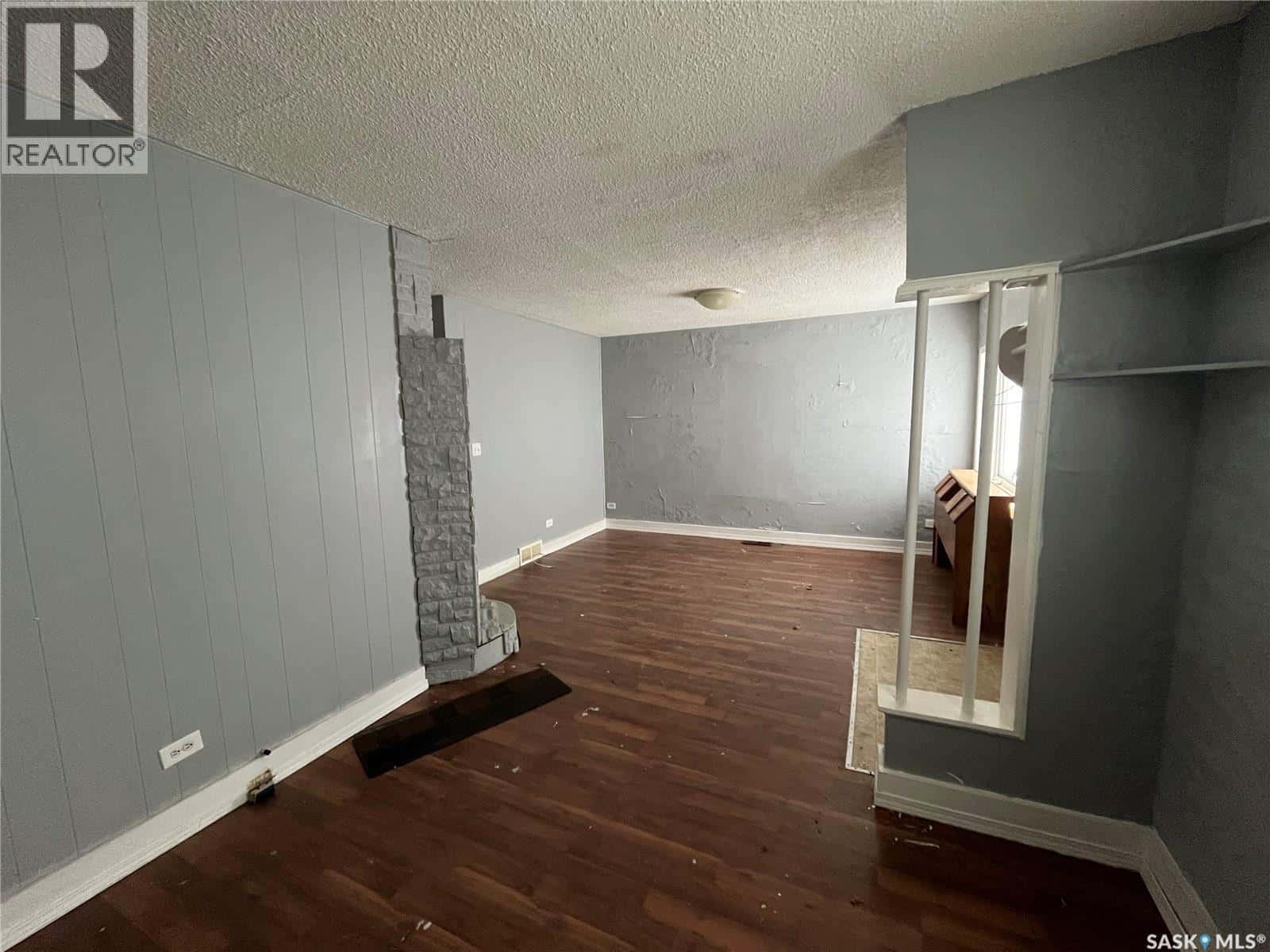 812 99th STREET — North Battleford, Saskatchewan - Photo 5 of 17