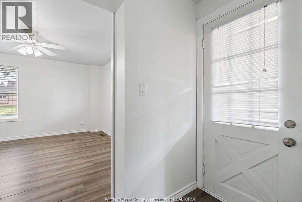 LaSalle — LaSalle - Photo 3 of 29