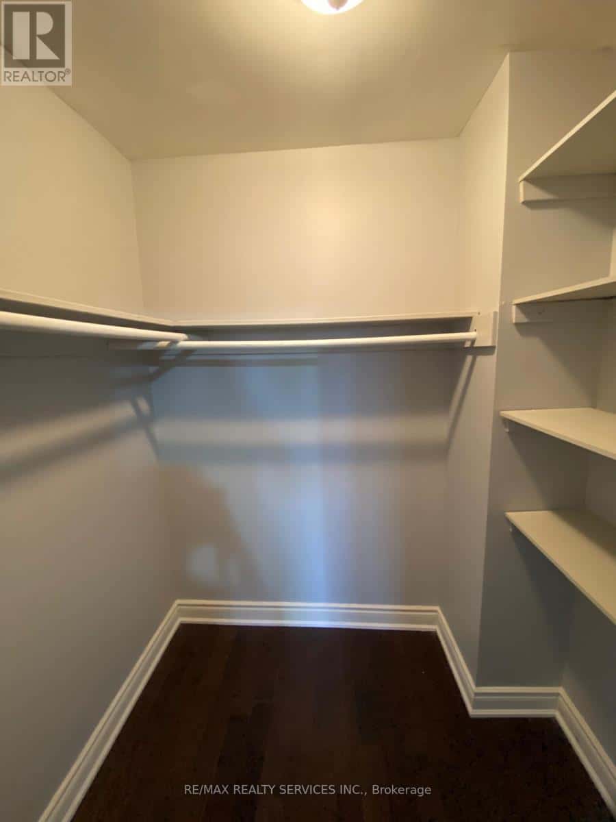 Mississauga (Malton) — Mississauga (Malton) - Photo 2 of 19