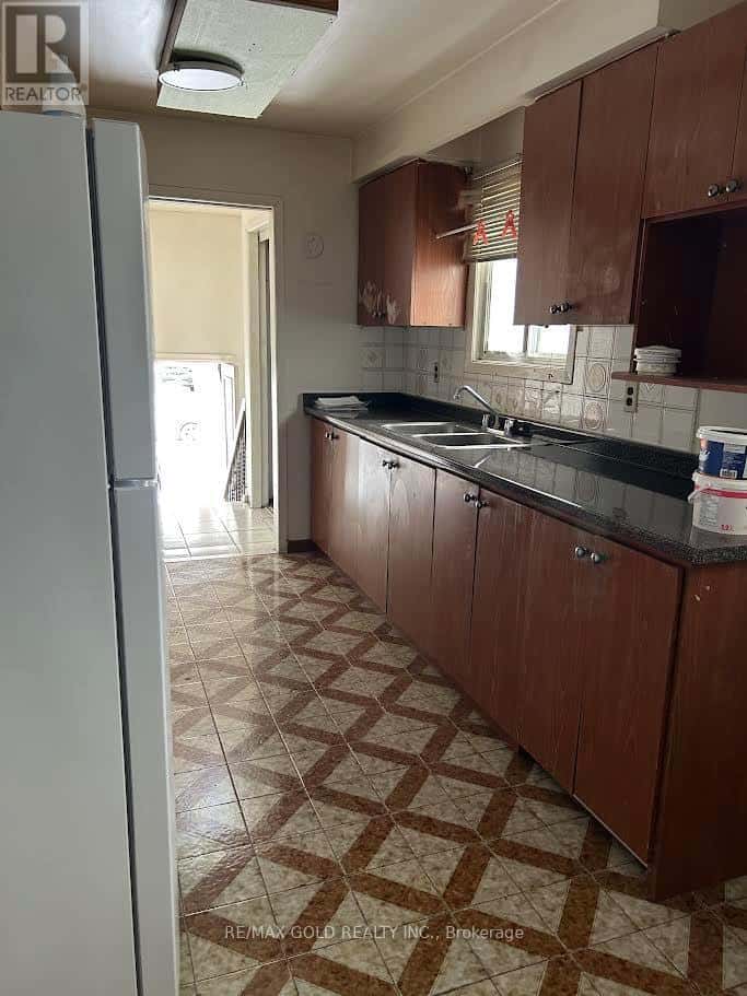 Mississauga (Malton) — Mississauga (Malton) - Photo 2 of 9