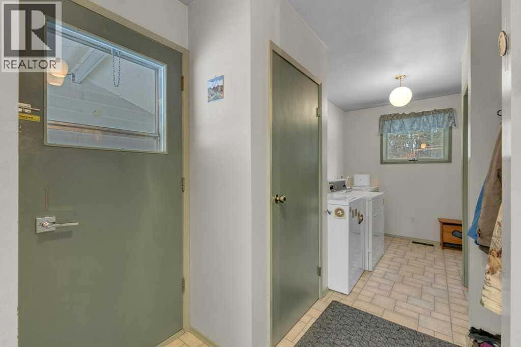 425016 Range Road 250 — Rural Ponoka County, Alberta - Photo 5 of 44