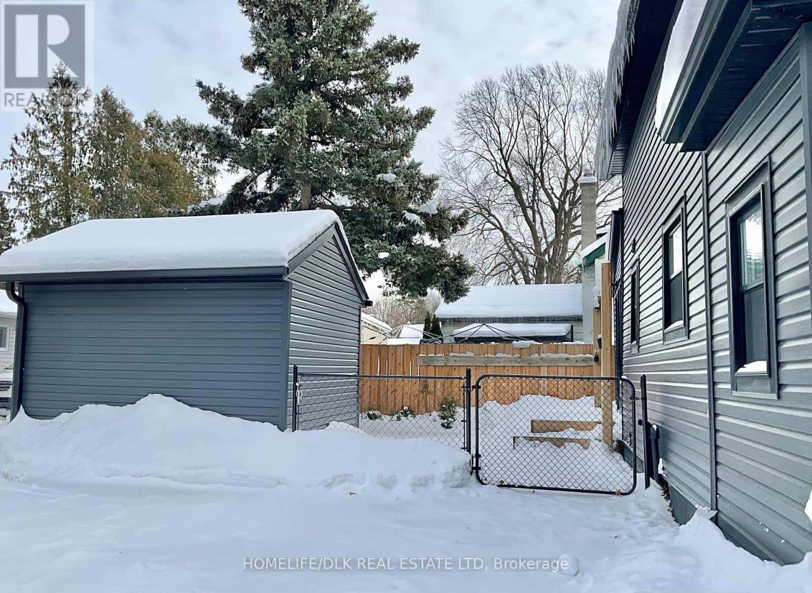 163 PEARL STREET W — Brockville, Ontario - Photo 4 of 31