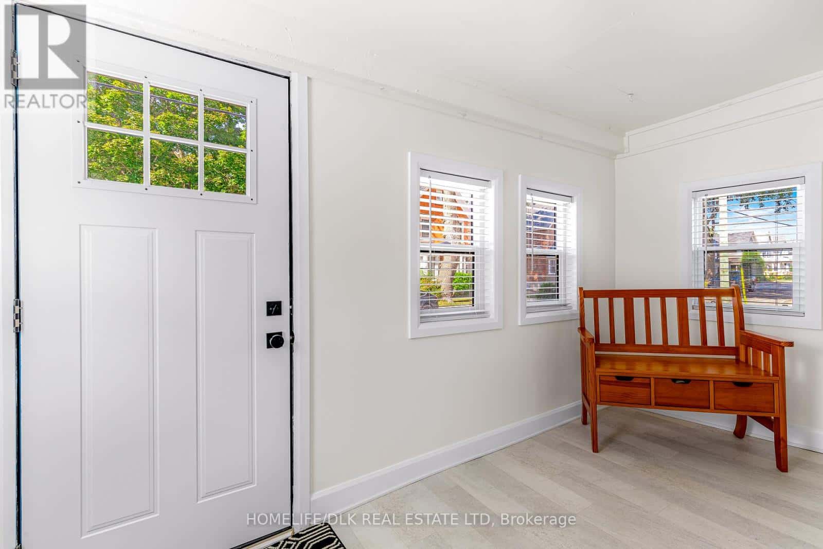 163 PEARL STREET W — Brockville, Ontario - Photo 5 of 31