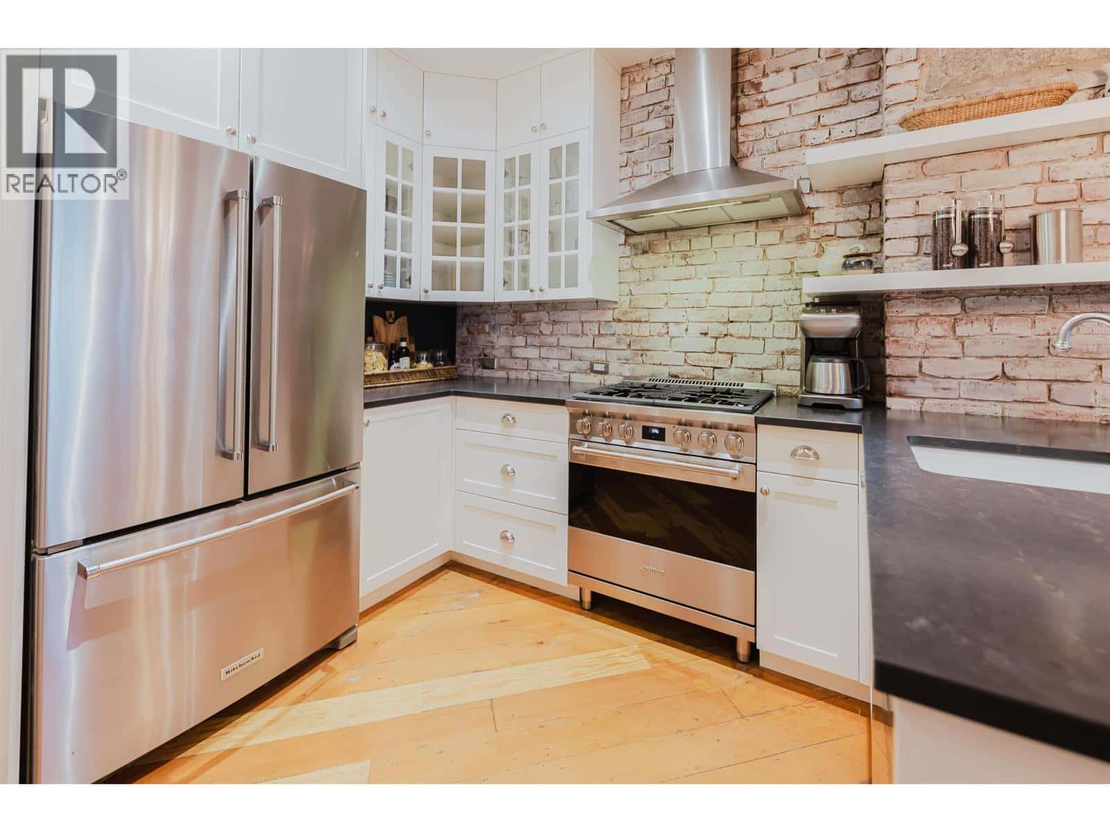 210 1178 HAMILTON STREET — Vancouver, British Columbia - Photo 4 of 20