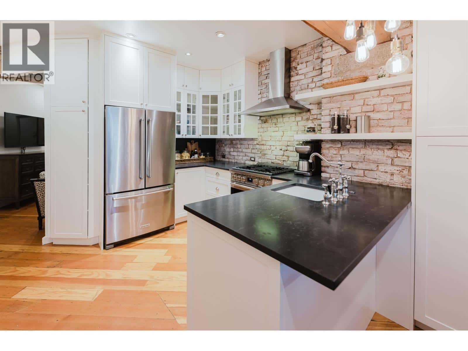 210 1178 HAMILTON STREET — Vancouver, British Columbia - Photo 5 of 20