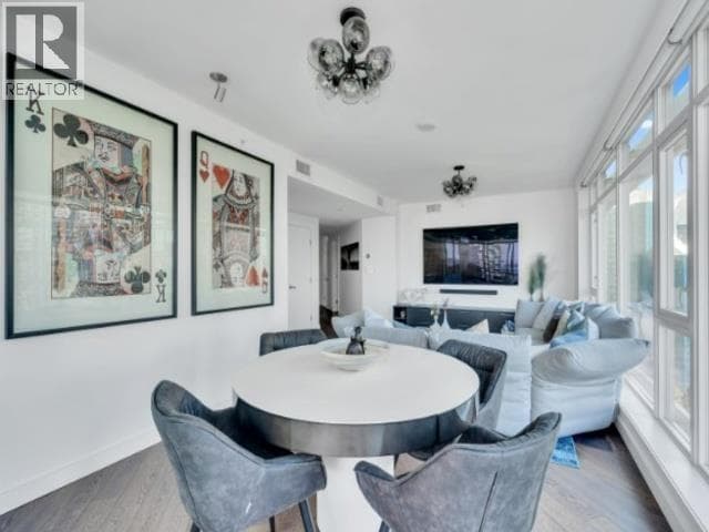 Vancouver — Vancouver - Main photo